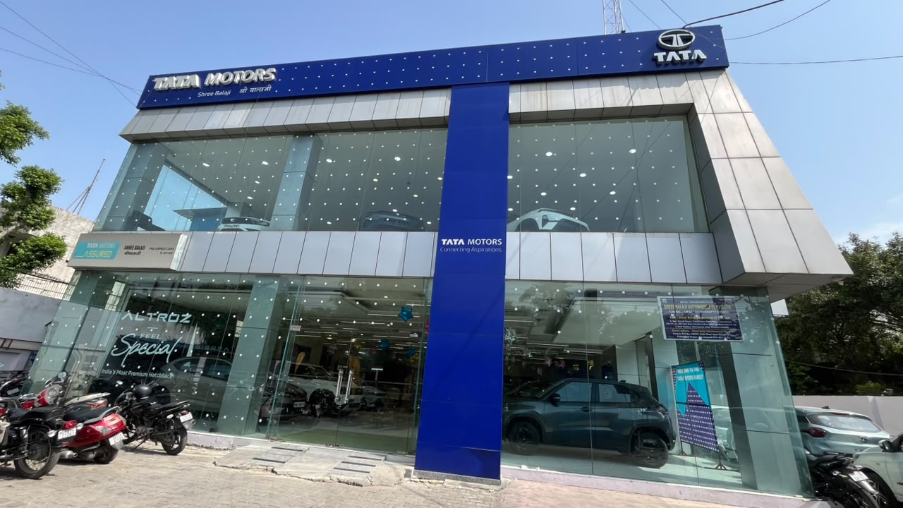 Shree Balaji Autowheels showroom exterior – Moradabad